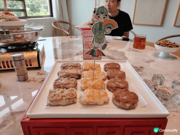 在廣州番禺的某一間酒樓吃飯。酒樓出面有個靚靚花園，酒樓裏面就...