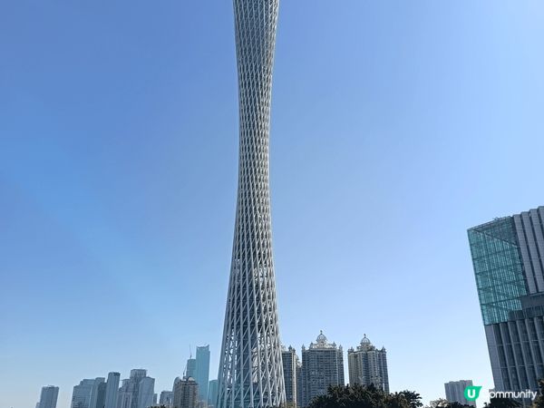 這是《百年珠水·水上茶居》圖中既拿破崙蛋糕係必食之選，香脆鬆...