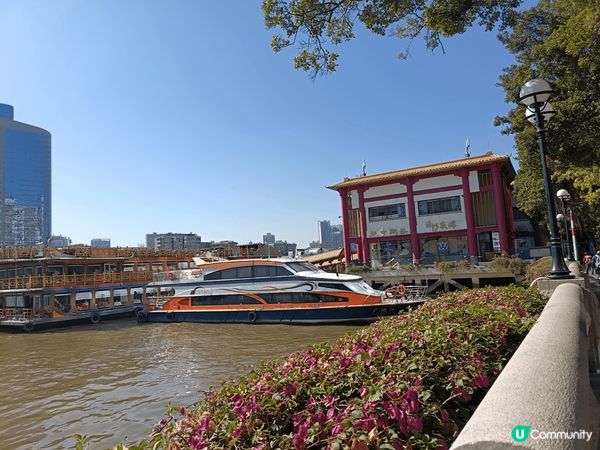 這是《百年珠水·水上茶居》圖中既拿破崙蛋糕係必食之選，香脆鬆...