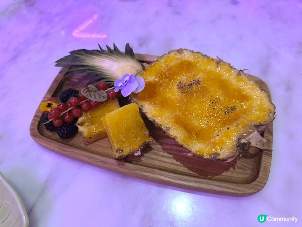 在香港藝術中心內的一間特色餐廳，除了食物政治外，餐廳亦有多個...