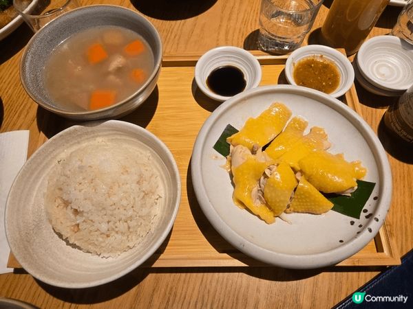 明谷餐廳的星馬泰美食，海南雞飯，生牛肉煎蛋飯，以及海鲜喇沙，...