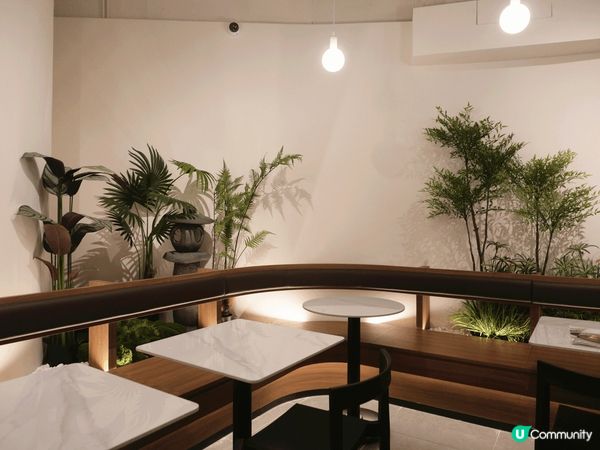 店名TERA是日文「寺廟」之意，室內裝潢融入了日本寺廟的禪味...