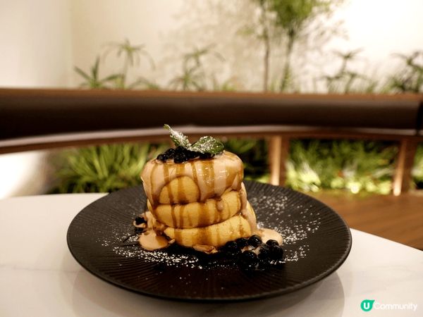 店名TERA是日文「寺廟」之意，室內裝潢融入了日本寺廟的禪味...