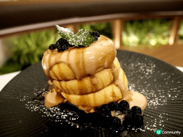 店名TERA是日文「寺廟」之意，室內裝潢融入了日本寺廟的禪味...