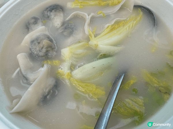 原隻木瓜蟹籽沙律，十分抵食，當前菜又有蔬菜又有水果。砂鍋雲吞...