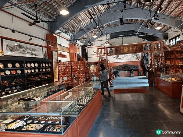 廣州以前有糧倉《夏潡糧園》，現在糟倉已成文青聚集地，這裡有賣...