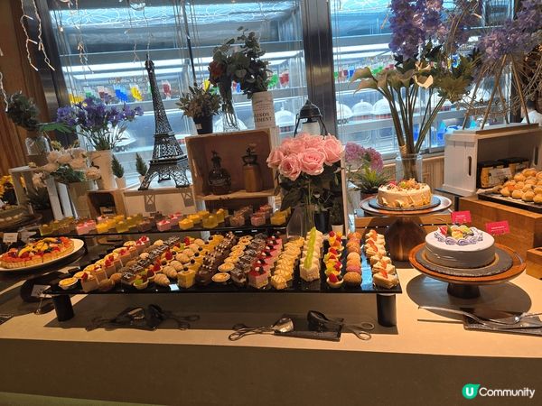 我最喜愛嘅自助餐,位於銅鑼灣世貿中心而且款式又多又好食仲有我...