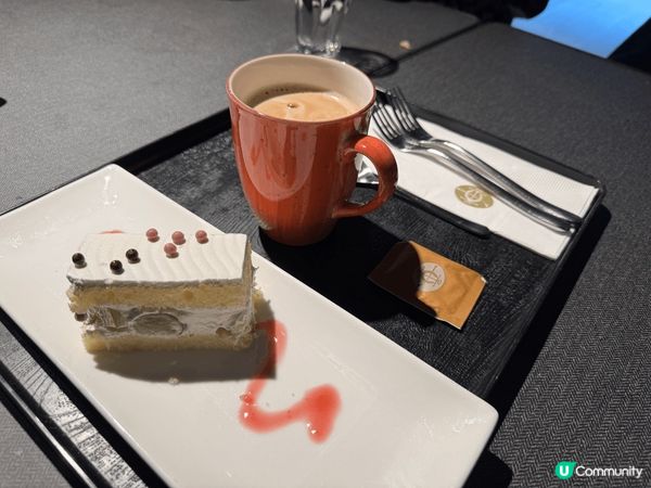 位放沙田馬場二樓看台的Jump出閘，價格走親民路線，蛋糕、酥...