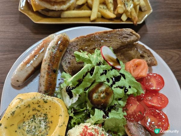 介紹這間餐廳在屯門，新墟咖啡，美味早餐，豬柳pancake漢...