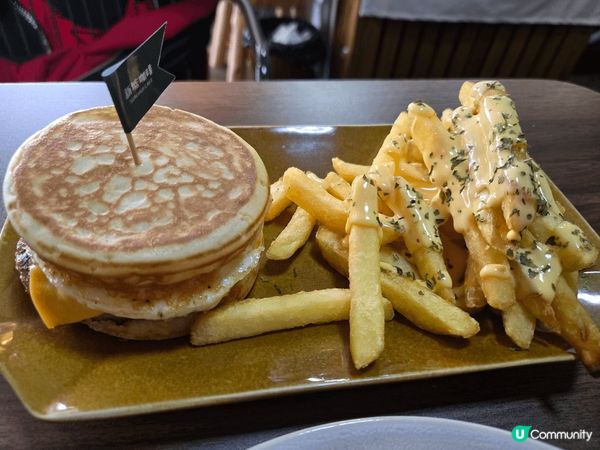 介紹這間餐廳在屯門，新墟咖啡，美味早餐，豬柳pancake漢...