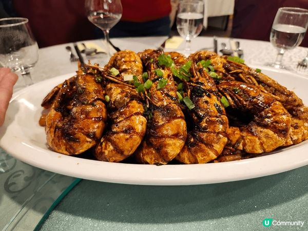 位於中環擺花街的私房菜, 特色菜式包括超級大虎蝦 , 企鵝豆...