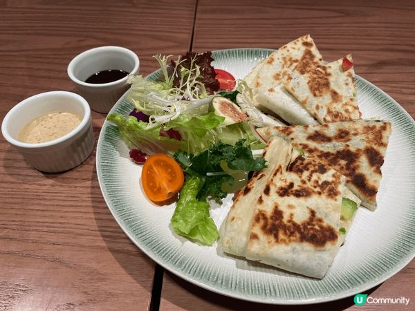 平日吃得太多肉類，間中吃一吃素，清腸胃又好味，惹菌牛肉飯加黑...