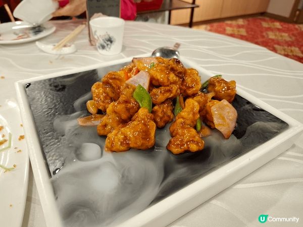 生炒骨用真菠蘿另外上，非常好味，好過罐頭菠蘿。拔絲生炒骨也不...