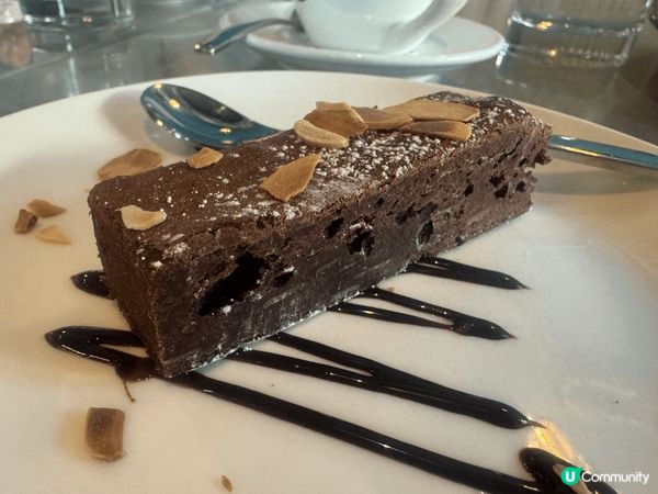 新年佳節，公司選擇西式午餐 instead of 去酒樓飲茶...