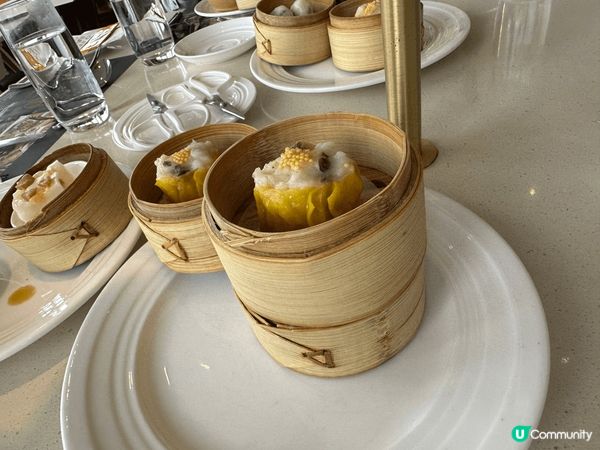 位於合和中心的自助山，自助餐食物款式多，很美味，會員有買三送...