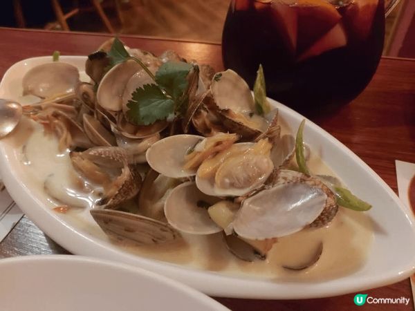 去澳門當然要食葡菜，呢間位於氹仔近官也街嘅葡菜叫澳葡之家，這...