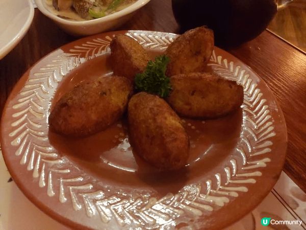 去澳門當然要食葡菜，呢間位於氹仔近官也街嘅葡菜叫澳葡之家，這...