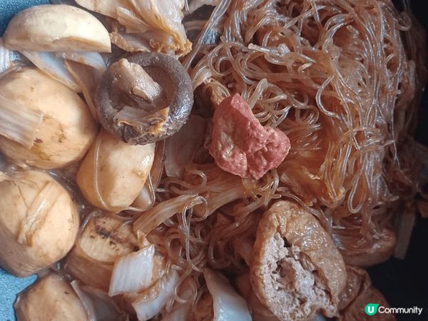 傳統的新年美食， 一家人齊齊整整， 飲茶食飯。 開個好年 。...