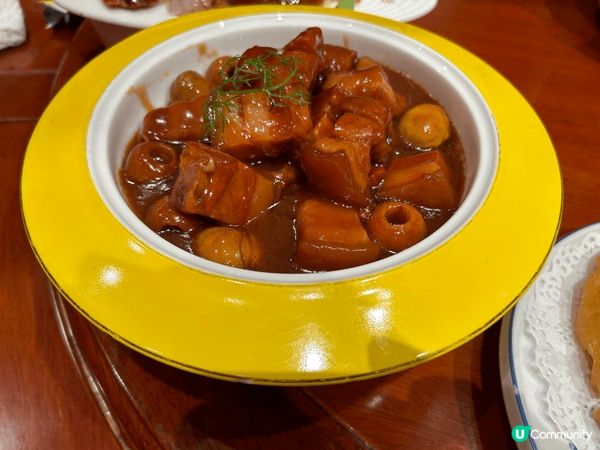 今年團年去了位於會展中心站皇庭廣場的京味張烤鴨店，當然點了北...