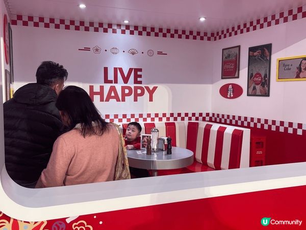 新年其中一個最好玩嘅商場就係太古城！去同可口可樂合作左一個b...