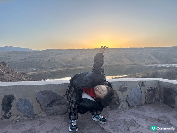 第一次帶小朋友搭飛機，飛西安同中衛，見識古老建築和大沙漠。