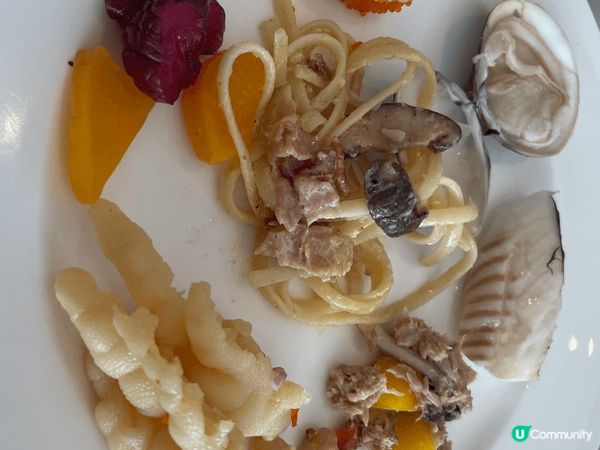 今日人日,去咗食自助餐(咩都要試吓), 我食咗刺身,長腳蟹,...