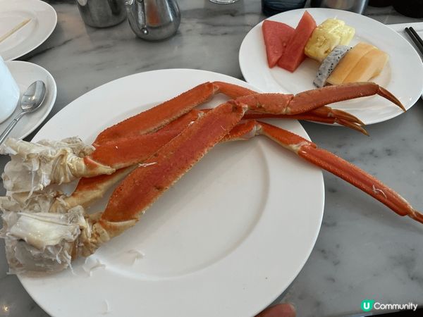 今日人日,去咗食自助餐(咩都要試吓), 我食咗刺身,長腳蟹,...