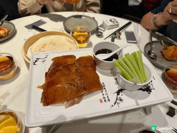 年初一要食好d，食著名片皮鴨與超巨型炸蟹鉗，啖啖肉超開心，正...