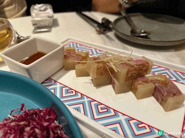 年初一要食好d，食著名片皮鴨與超巨型炸蟹鉗，啖啖肉超開心，正...