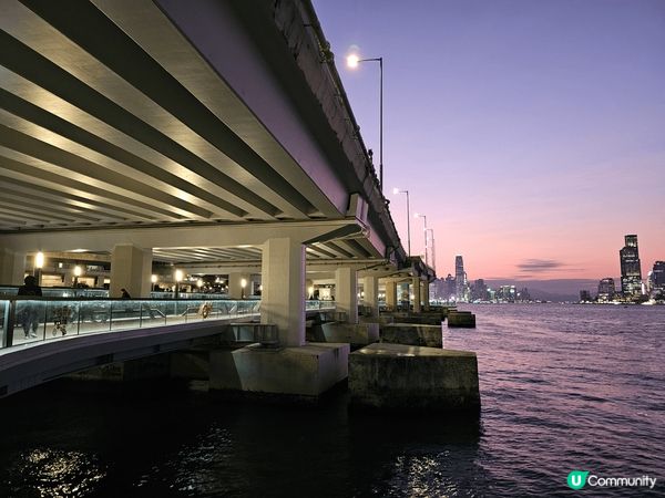 最新景點 東岸板道!天氣好的時候欣賞迷人日落非常適合，而且空...