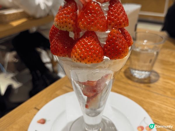 這是位於日本東京果實園甜品店，水果蛋糕好足料而且好好味，尤其...