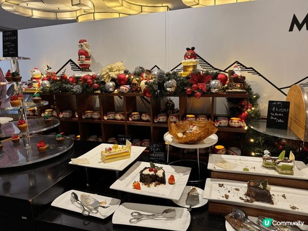 聖誕節出去走走，慶祝及感受熱鬧氣氛。希望迎接新的一年來臨大家...