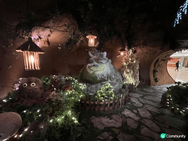 好多商場都有精緻的聖誕主題佈置，包括Airside的戶外聖誕...