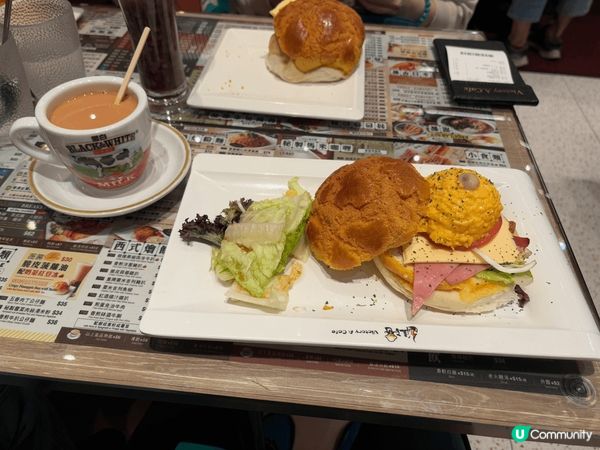 維港冰室下午茶好好味，菠蘿包加咗白松露雞蛋芝士同埋好多煙肉火...