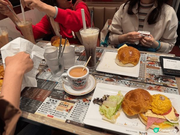 維港冰室下午茶好好味，菠蘿包加咗白松露雞蛋芝士同埋好多煙肉火...