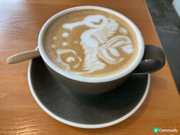 係旺角鬧市中 開左一間樓上cafe 係由一班90後嘅後生仔創...