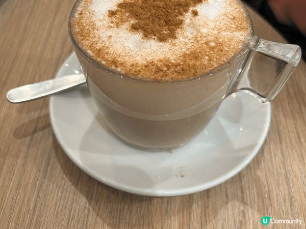 位於西班牙巴塞隆拿的VIVARI餐廳，泡沫咖啡可選配巧克力粉...