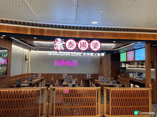 屯門V City坐落屯門港鐵站、屯門輕鐵站及大型交通總匯上蓋...