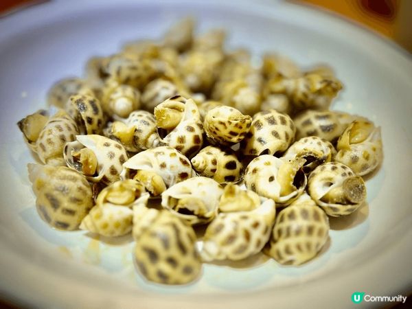 食海鮮，去西貢食，是其中一個好選擇，海邊的漁船上，有人販賣新...