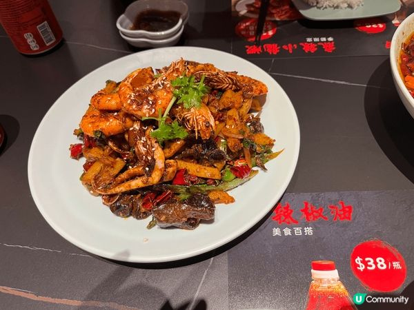 灣仔街市上的大排檔，色香味俱全，鑊氣夠，又抵食，係一家大少食...