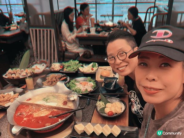 我們很喜歡到不同嘅地方嘗試好味和特色美食，鍾意去不同打卡熱點...