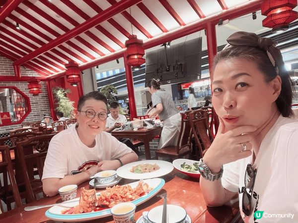 我們很喜歡到不同嘅地方嘗試好味和特色美食，鍾意去不同打卡熱點...