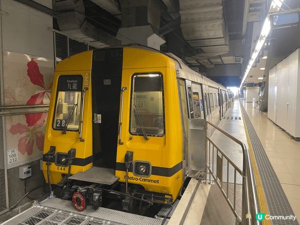 位於紅磡站舊月台之鐵路展，電氣化直通車現在有得睇啦 #我想食...