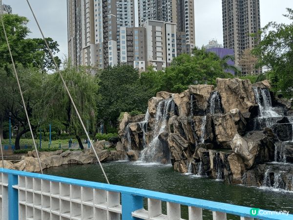 春季在櫻花樹下 及瀑布下影相 最具詩意 之後去食 一 道地度...