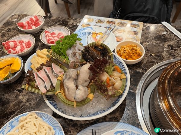 以上皆是中華文化之美食，分別有川滬粵菜，色、香、味俱全。