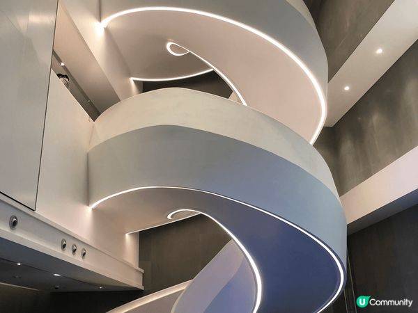 深光明油菜花田，一大片的金黃色，很美啊！附近有採摘園可摘士多...