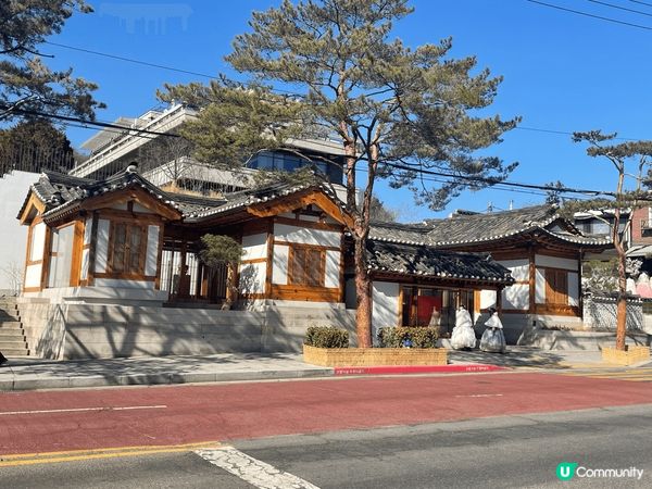 春季最好去韓國北村韓屋村，那裏充滿特色韓屋，而且很多咖啡店，...