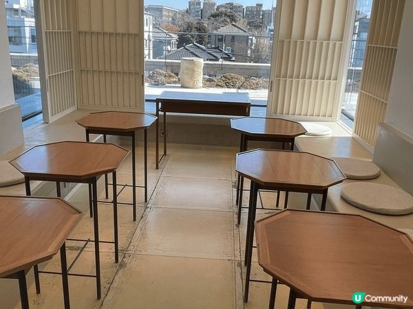 春季最好去韓國北村韓屋村，那裏充滿特色韓屋，而且很多咖啡店，...