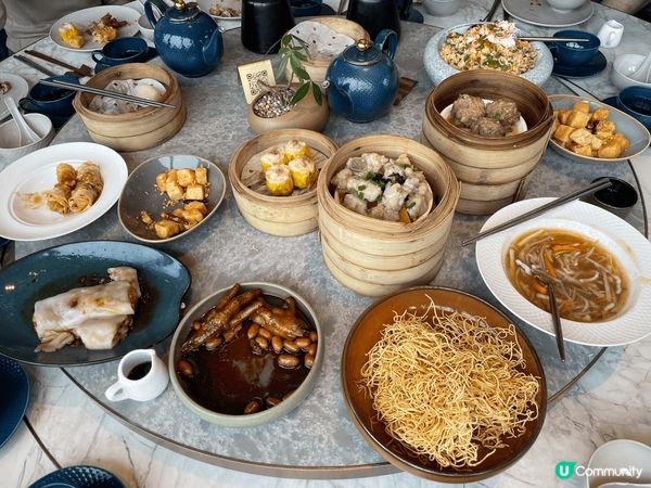 美食包括有灣仔雄記煎蛋煎腸粉，愉景灣下午飲茶，以及半島酒店下...