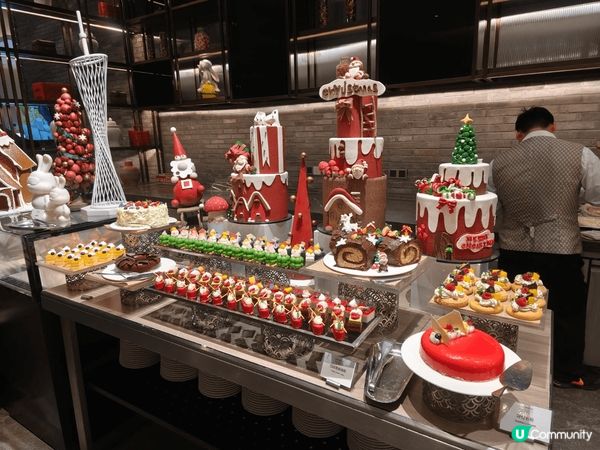 香港萬麗海景酒店萬麗咖啡室推出自助餐，食物豐富，可以仼食蟹腳...